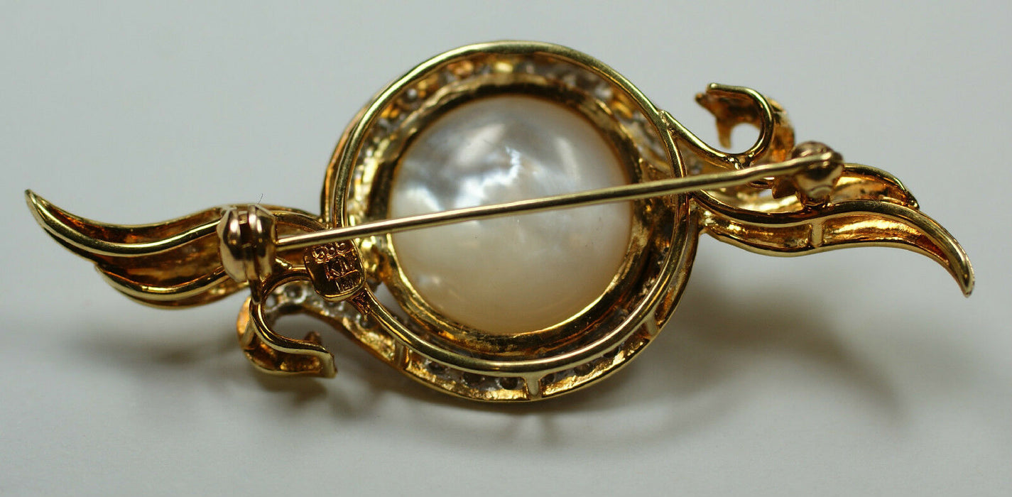Mother of Pearl 14K Yellow Gold Diamond Ladies Brooch