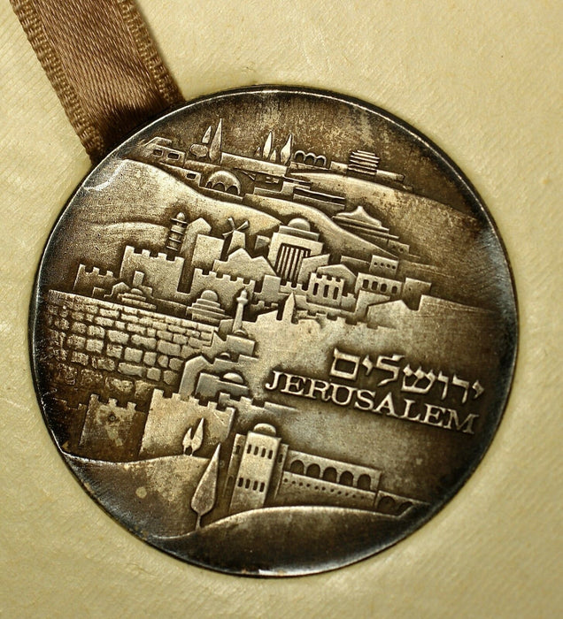 1971 Israel Jerusalem The Kenesset State UNC Silver Medal with Cardboard Box