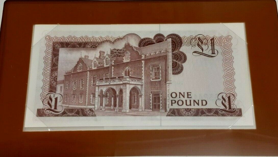 1975 Gibraltar One Pound Banknote Crisp Uncirculated in Stamped Envelope